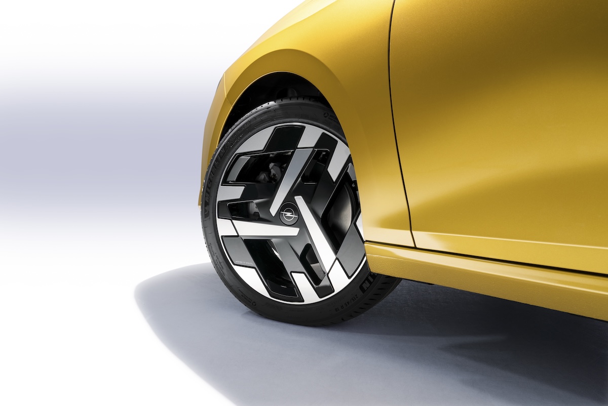 Opel Astra Electric: più autonomia e interni 100% ecosostenibili