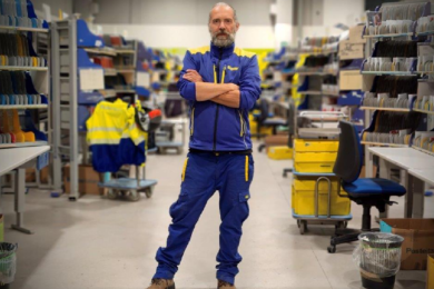 Poste Italiane: ad Aprilia il portalettere che racconta il lavoro quotidiano in vignette