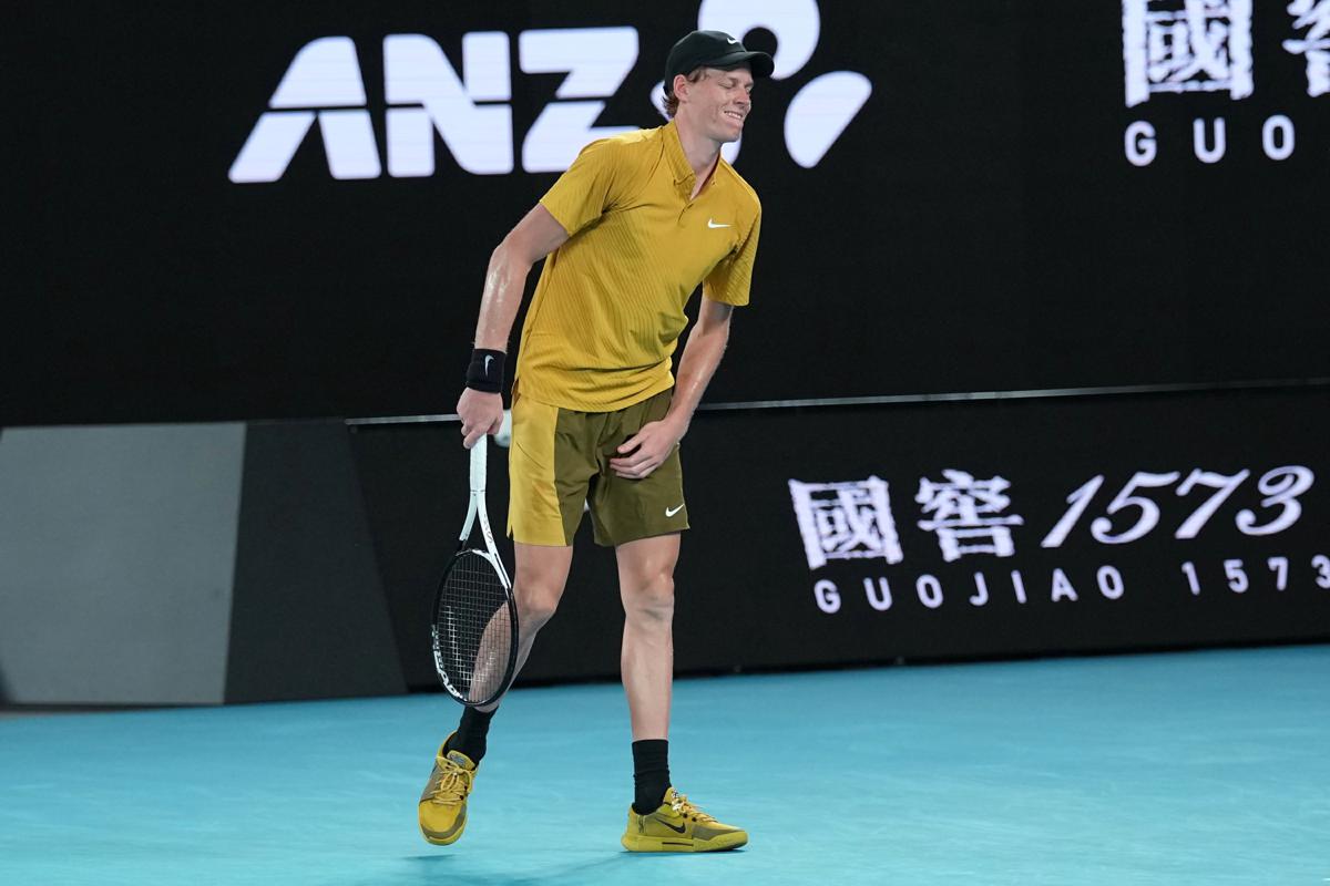 Australian Open, Sinner batte Spizzirri e i crampi. Musetti e Darderi volano agli ottavi – Djokovic si scusa per aver quasi colpito un raccattapalle nella ‘foga del momento’ Australian Open, Sinner batte Spizzirri e i crampi. Musetti e Darderi volano agli ottavi – Djokovic si scusa per aver quasi colpito un raccattapalle nella ‘foga del momento’