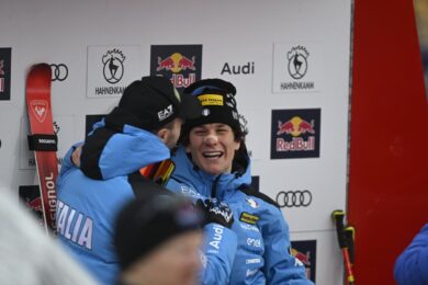 Franzoni nella storia: trionfa nella Discesa di Kitzbühel. Battuto Odermatt – “In partenza avevo in mente Matteo Franzoso” 