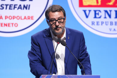 Ucraina, Salvini: “Zelensky dopo tutti i soldi e gli aiuti ha pure il coraggio di lamentarsi”. E poi avverte: “Chi esce dalla Lega finisce nel nulla”
