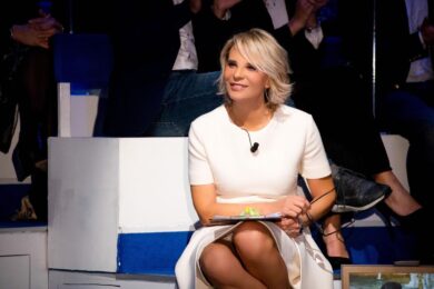 Ascolti tv, la sfida del sabato sera si fa sempre più agguerrita. Ecco chi ha vinto tra C’è Posta per te e The Voice Kids