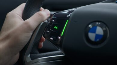 BMW iX3, via libera al “hands-off”: sorpassi con lo sguardo