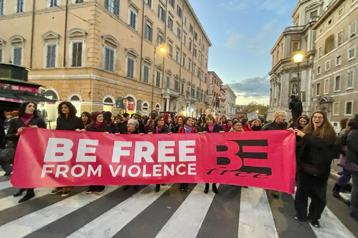 Intesa Sanpaolo al fianco di Be Free per rafforzare i servizi antiviolenza con il progetto ‘Libere di Ricostruire’ Intesa Sanpaolo al fianco di Be Free per rafforzare i servizi antiviolenza con il progetto ‘Libere di Ricostruire’