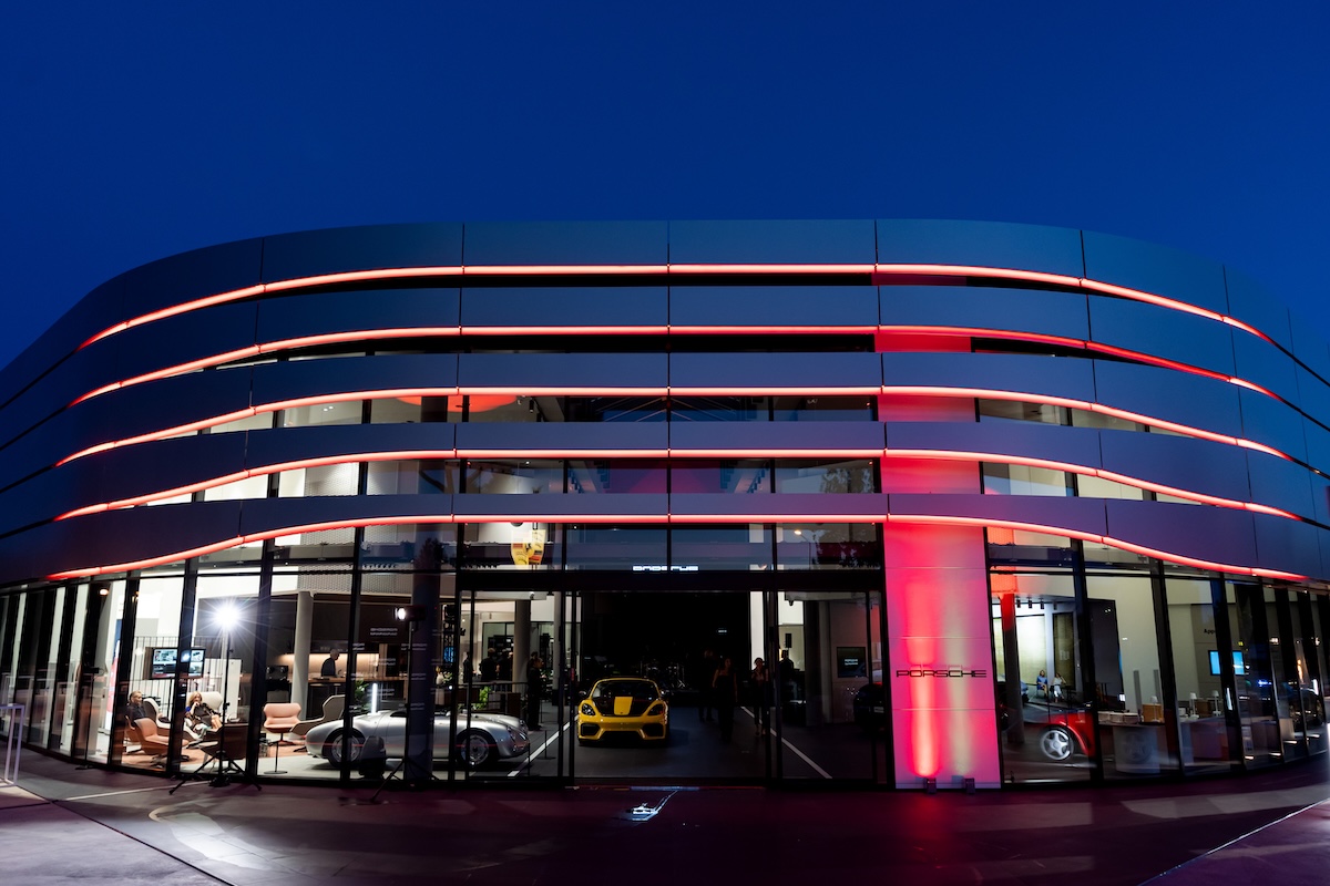 Nel 2025 Porsche supera il mercato: elettrico al 27% e 911 record