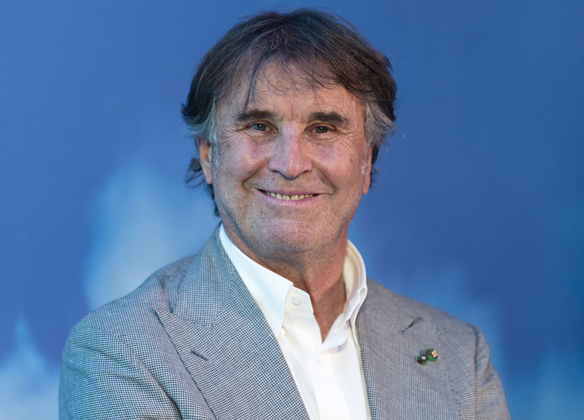 Valentino e la battuta sullo sconto in negozio, evviva le leggerezza di Brunello Cucinelli Valentino e la battuta sullo sconto in negozio, evviva le leggerezza di Brunello Cucinelli