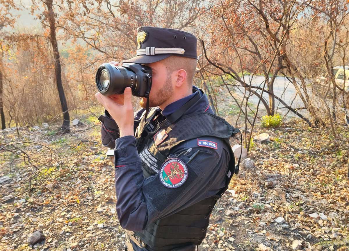 Messina, tre cacciatori trovati morti nel bosco con i corpi crivellati di proiettili. La macabra scoperta Messina, tre cacciatori trovati morti nel bosco con i corpi crivellati di proiettili. La macabra scoperta