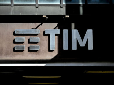Tim, via libera dei soci alla conversione delle azioni risparmio in ordinarie. E il titolo festeggia in Borsa