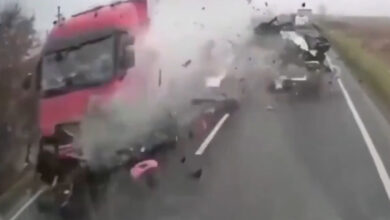 Incidente in Romania, il bus si ribalta: morti 7 tifosi greci. Le immagini della telecamera