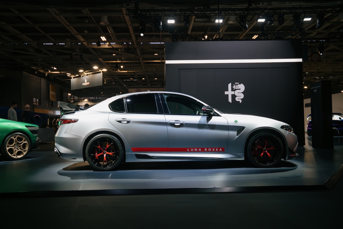 BOTTEGAFUORISERIE accende Parigi: quando le supercar diventano opere su misura