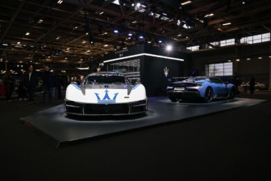 BOTTEGAFUORISERIE accende Parigi: quando le supercar diventano opere su misura