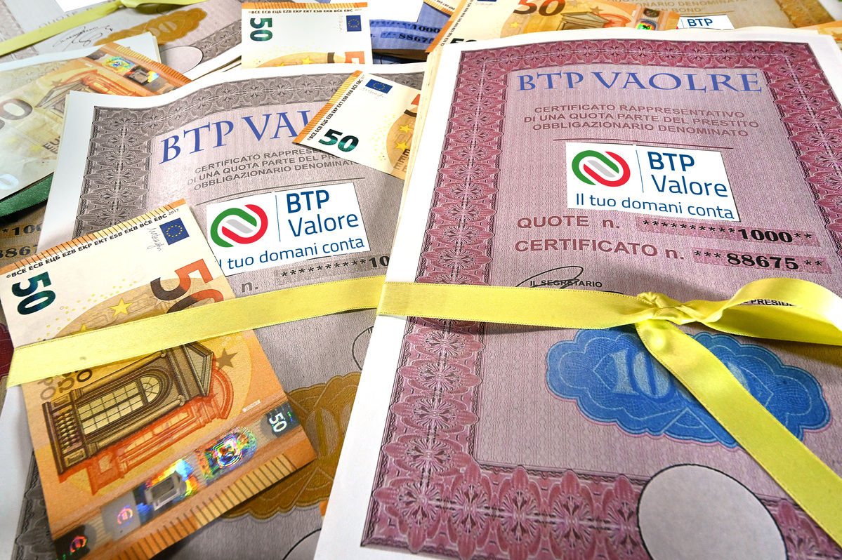 BTp decennali, il Tesoro assegna 3,75 miliardi: quanto si guadagna con il rendimento al 3,44% BTp decennali, il Tesoro assegna 3,75 miliardi: quanto si guadagna con il rendimento al 3,44%