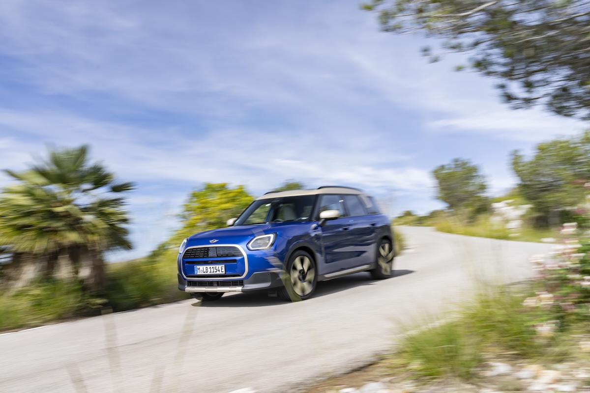 MINI Countryman elettrica supera i 500 km: il SUV elettrico premium compatto guarda al 2026
