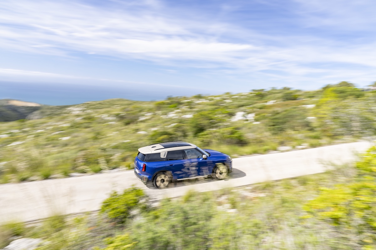 MINI Countryman elettrica supera i 500 km: il SUV elettrico premium compatto guarda al 2026