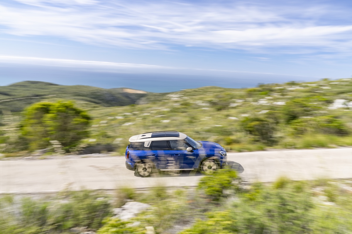 MINI Countryman elettrica supera i 500 km: il SUV elettrico premium compatto guarda al 2026