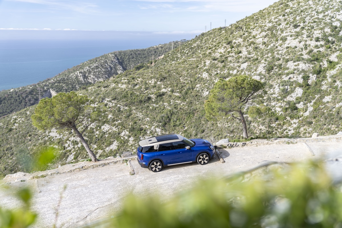 MINI Countryman elettrica supera i 500 km: il SUV elettrico premium compatto guarda al 2026