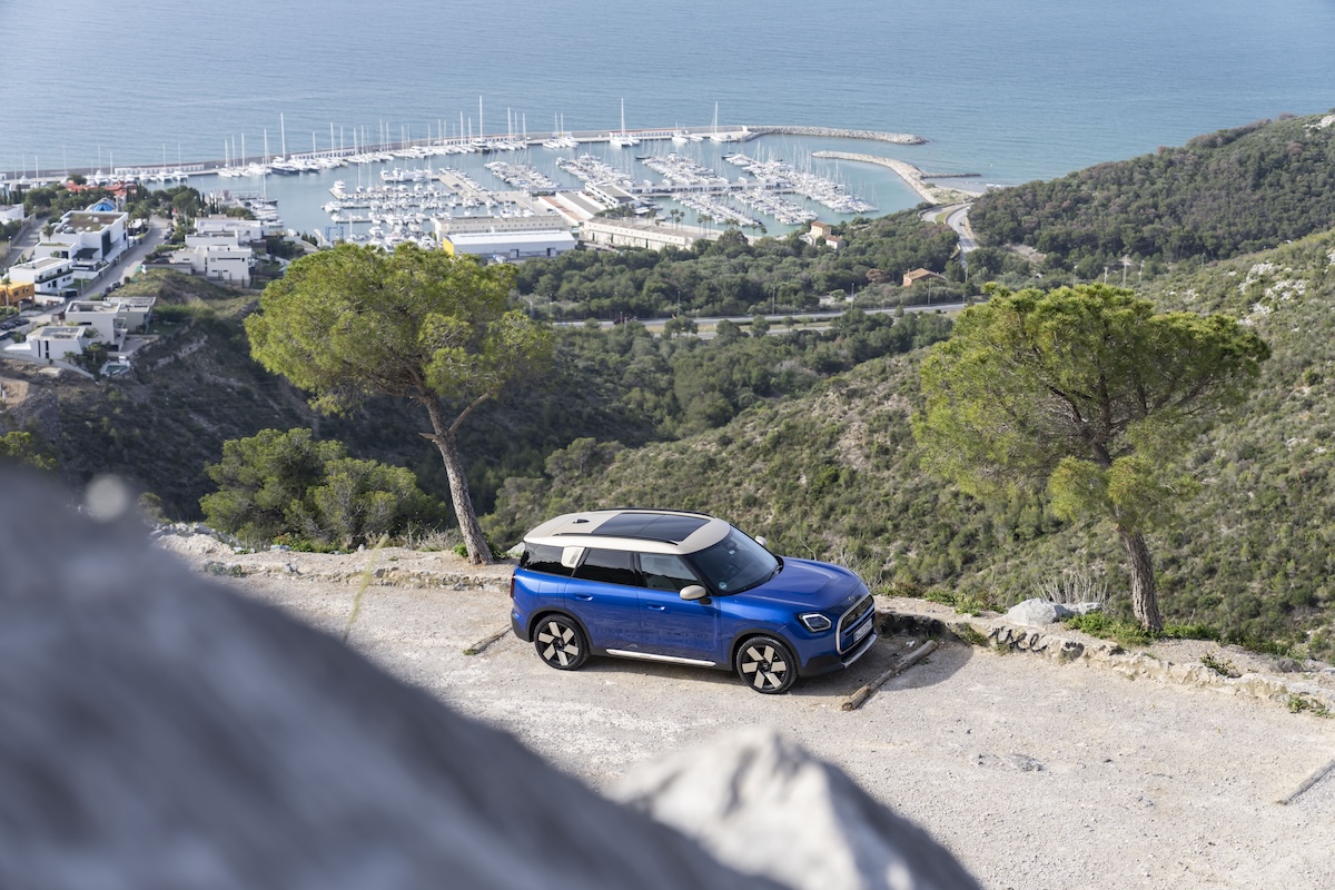 MINI Countryman elettrica supera i 500 km: il SUV elettrico premium compatto guarda al 2026