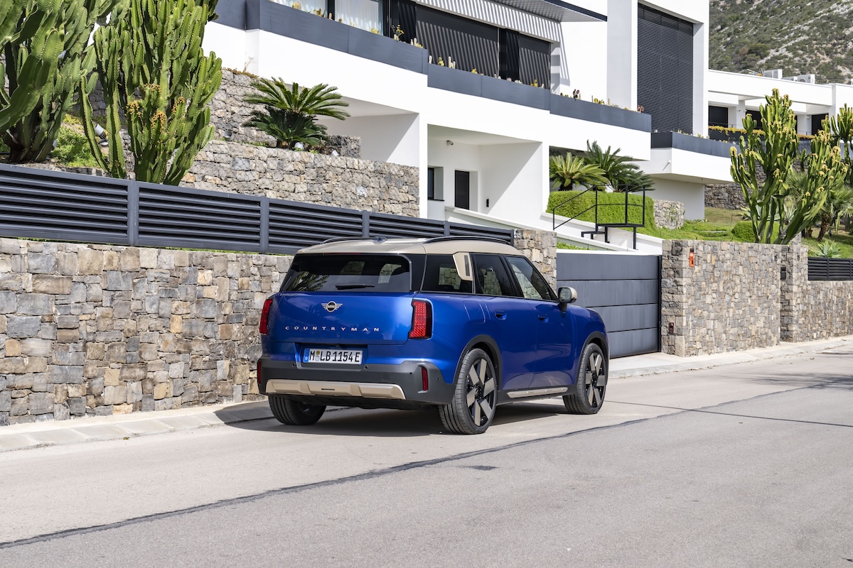 MINI Countryman elettrica supera i 500 km: il SUV elettrico premium compatto guarda al 2026