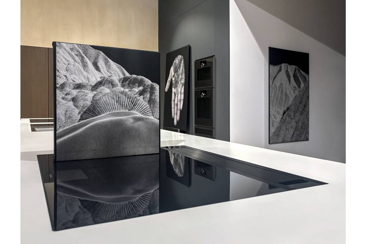 “Punti di contatto – Restiamo in ascolto”: arriva a Milano la mostra dell’artista lucana Betty Salluce, promossa da Cranum e Gaggenau a cura di Sabino Maria Frassà