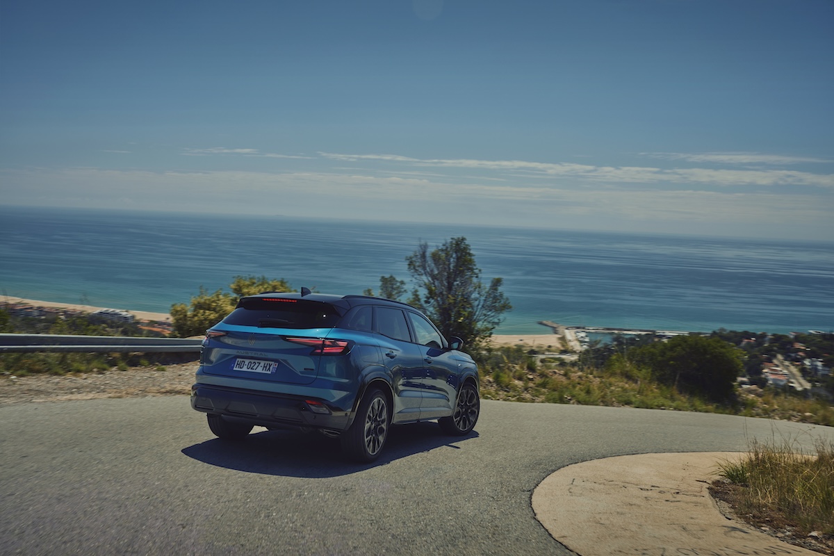 Renault Austral restyling: come va davvero il full hybrid da 200 CV