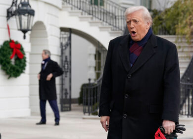 Trump fa causa al fisco americano: 10 mld di danni. “Hanno svelato quante tasse ho pagato” (quasi zero dollari in dieci anni)