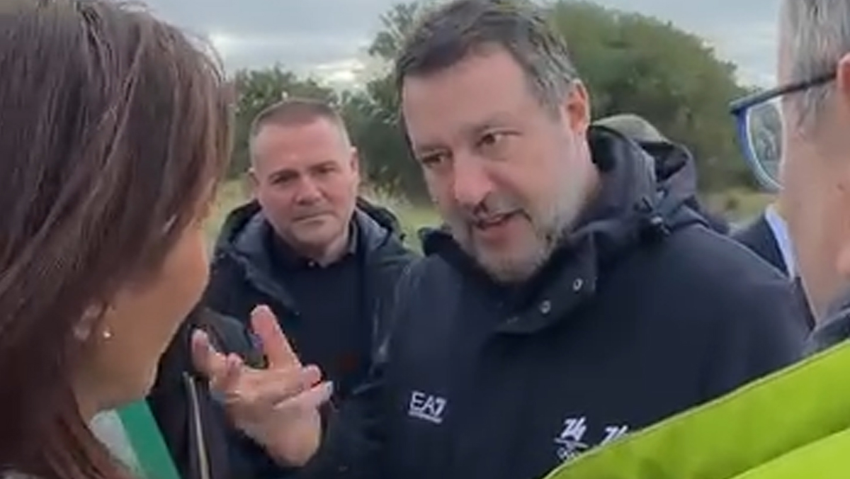 Salvini in Calabria dopo il ciclone Harry: “Nessun euro sarà tolto a Sicilia e Calabria” Salvini in Calabria dopo il ciclone Harry: “Nessun euro sarà tolto a Sicilia e Calabria”