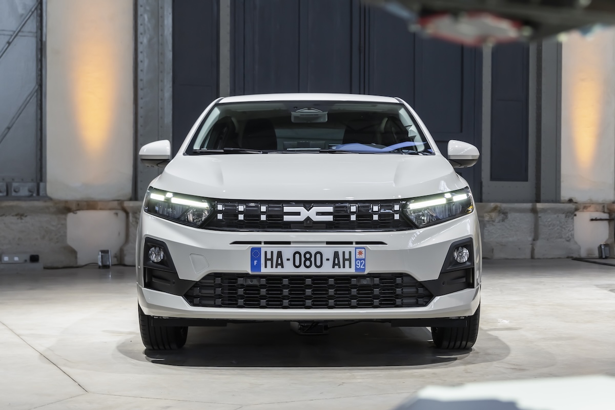 Nuova Dacia Sandero: la firma a LED “T” cambia il frontale Nuova Dacia Sandero: la firma a LED “T” cambia il frontale