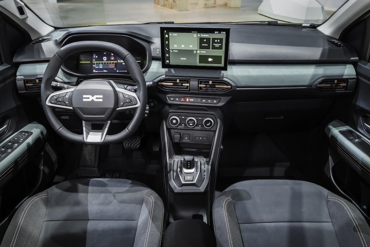 Nuova Dacia Sandero: la firma a LED “T” cambia il frontale Nuova Dacia Sandero: la firma a LED “T” cambia il frontale