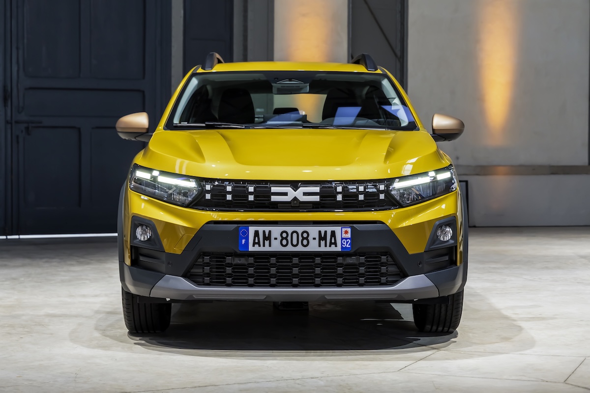 Nuova Dacia Sandero: la firma a LED “T” cambia il frontale Nuova Dacia Sandero: la firma a LED “T” cambia il frontale