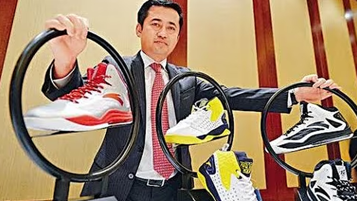 Manager / Chi è Ding Shizhong, il miliardario cinese che ha acquistato il 29% di Puma: operazione da 1,5 miliardi Manager / Chi è Ding Shizhong, il miliardario cinese che ha acquistato il 29% di Puma: operazione da 1,5 miliardi