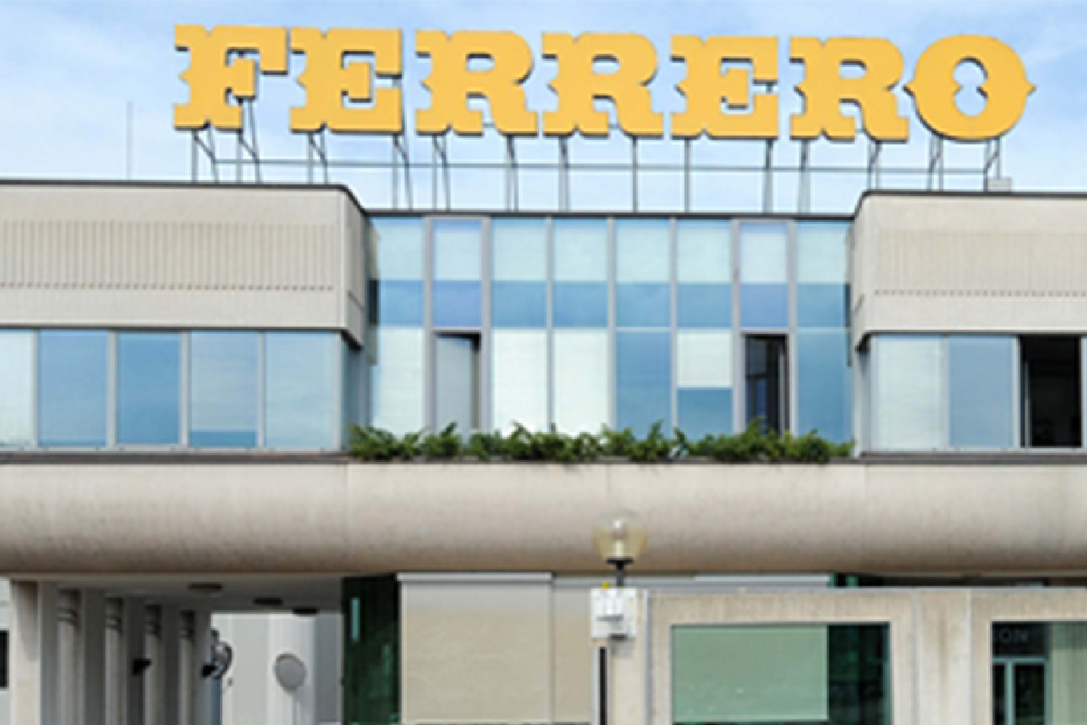 KINDER anima il Carnevale di Viareggio tra pentolacce, sorrisi e momenti in famiglia KINDER anima il Carnevale di Viareggio tra pentolacce, sorrisi e momenti in famiglia