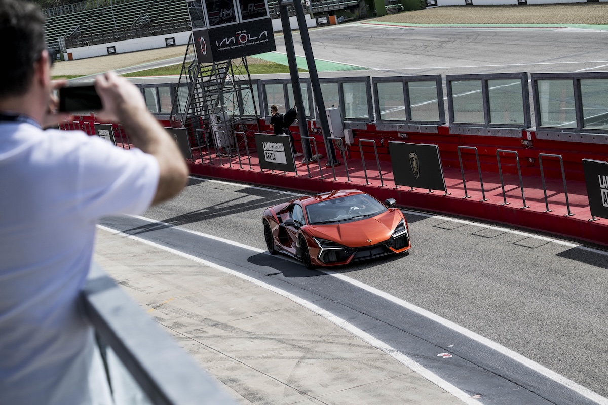 Lamborghini Arena 2026: Imola diventa il cuore del mondo del Toro