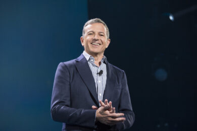 Disney sorprende tutti: conti in crescita (tranne gli utili) e balzo in Borsa. Ma il Ceo Bob Iger starebbe per lasciare (di nuovo)