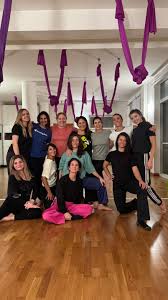 La danza aerea, arabeschi in equilibrio e grazia angelica La danza aerea, arabeschi in equilibrio e grazia angelica