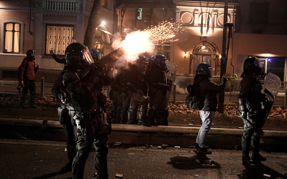 Governo, stretta sulla sicurezza: Cdm rinviato a giovedì. Ecco tutte le misure in discussione, c’è anche il fermo preventivo Governo, stretta sulla sicurezza: Cdm rinviato a giovedì. Ecco tutte le misure in discussione, c’è anche il fermo preventivo