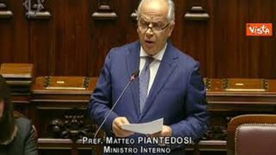 Scontri Torino, Piantedosi: Ai manifestanti sequestrate anche chiavi inglesi, coltelli e sassi