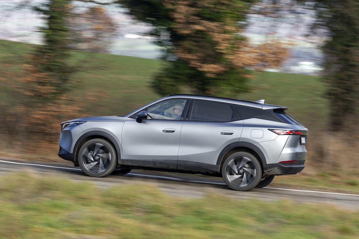 Omoda 7 SHS-P debutta in Italia: il nuovo plug-in hybrid da 279 CV Omoda 7 SHS-P debutta in Italia: il nuovo plug-in hybrid da 279 CV