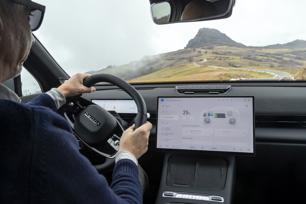 Omoda 7 SHS-P debutta in Italia: il nuovo plug-in hybrid da 279 CV Omoda 7 SHS-P debutta in Italia: il nuovo plug-in hybrid da 279 CV