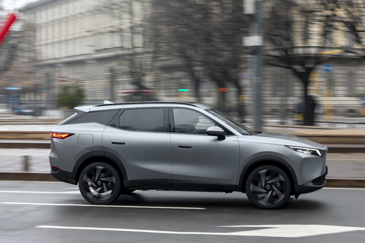 Omoda 7 SHS-P debutta in Italia: il nuovo plug-in hybrid da 279 CV Omoda 7 SHS-P debutta in Italia: il nuovo plug-in hybrid da 279 CV