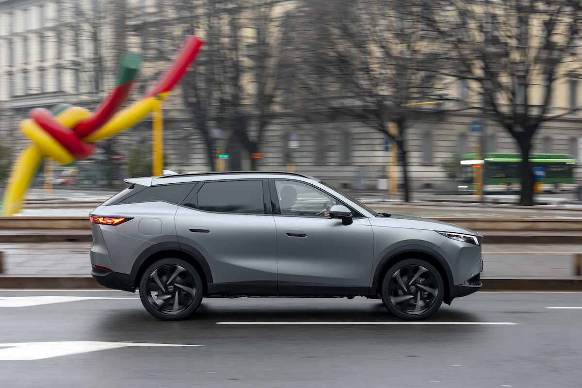 Omoda 7 SHS-P debutta in Italia: il nuovo plug-in hybrid da 279 CV Omoda 7 SHS-P debutta in Italia: il nuovo plug-in hybrid da 279 CV