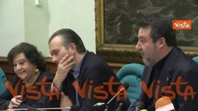 Salvini: “A sinistra c’è chi per professione firma appelli”