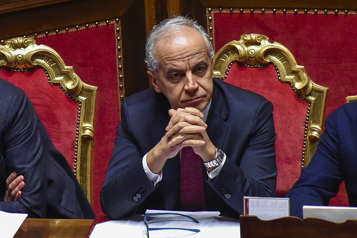 Milano-Cortina, Piantedosi alla Camera sull’Ice: “Gli agenti non saranno esecutivi, nessuna compressione della nostra sovranità” Milano-Cortina, Piantedosi alla Camera sull’Ice: “Gli agenti non saranno esecutivi, nessuna compressione della nostra sovranità”