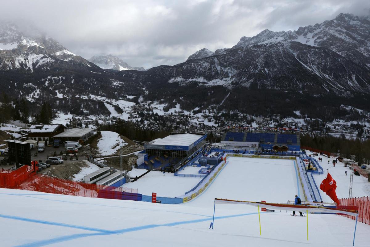 Olimpiadi, la furia di chi ha la seconda casa a Cortina. Il rischio di dover dormire altrove: “Siamo tornati indietro di 20 anni” Olimpiadi, la furia di chi ha la seconda casa a Cortina. Il rischio di dover dormire altrove: “Siamo tornati indietro di 20 anni”