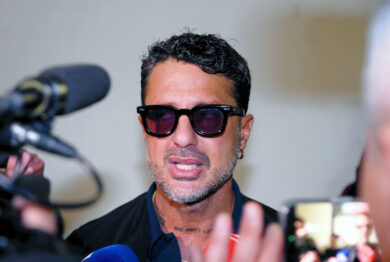 Mediaset fa sul serio, causa da 160 milioni di euro contro Fabrizio Corona: “Da Falsissimo solo menzogne”