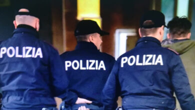 Il 17enne arrestato per il piano della strage a scuola: “Condizionamenti e minacce”