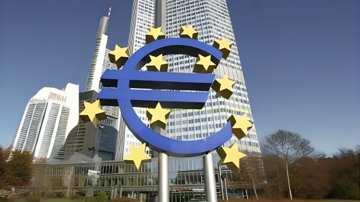 La Bce non tocca i tassi di interesse, invariati al 2,5%. Ma avverte: “Lo shock energetico farà salire l’inflazione” La Bce non tocca i tassi di interesse, invariati al 2,5%. Ma avverte: “Lo shock energetico farà salire l’inflazione”