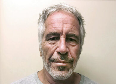Epstein, il video in carcere che cambia tutto. L’uomo vestito di arancione vicino alla sua cella e la terribile ipotesi