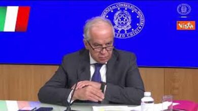 Decreto sicurezza, Piantedosi: Previsto illecito penale per chi non si ferma all’ALT della Polizia