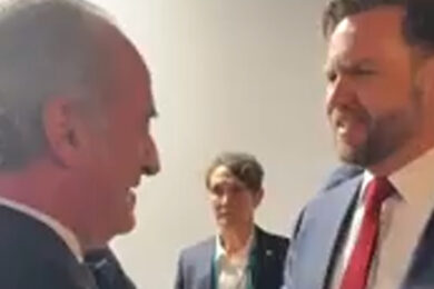 Olimpiadi, Zaia incontra JD Vance. E il vicepresidente Usa scherza: “Questo tizio è forte”