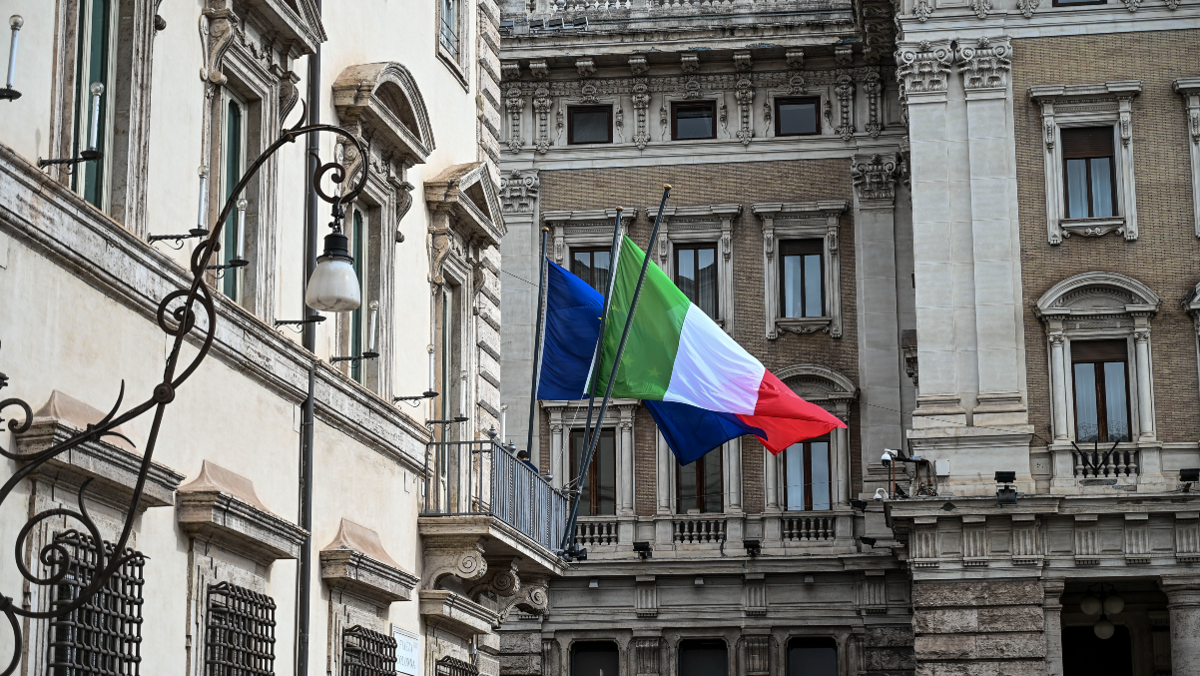 Milano a ferro e fuoco, il governo cerca una soluzione. In corso il vertice a Palazzo Chigi Milano a ferro e fuoco, il governo cerca una soluzione. In corso il vertice a Palazzo Chigi